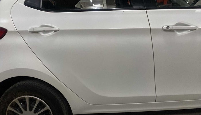 2017 Tata Tiago XZ PETROL, Petrol, Manual, 70,436 km, Right rear door - Minor scratches