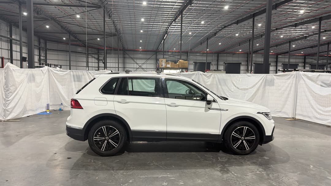 2022 Volkswagen Tiguan 110tsi Life, Automatic, 90395 km, Right Side View