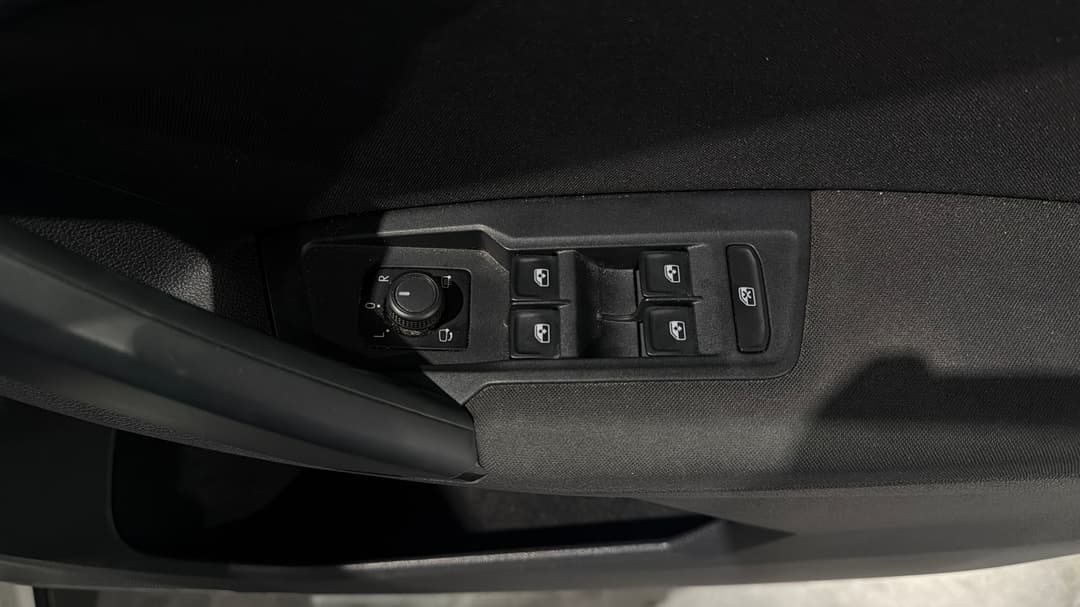 2022 Volkswagen Tiguan 110tsi Life, Automatic, 90395 km, Drivers Side Door Panel Controls