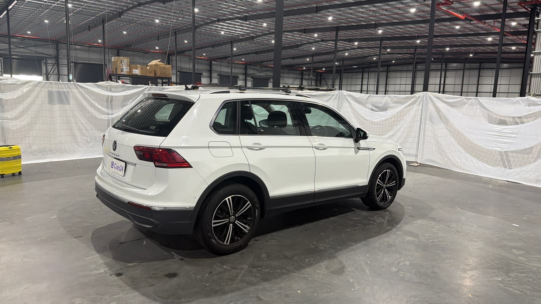 2022 Volkswagen Tiguan 110tsi Life, Automatic, 90395 km, Right Back Diagonal (45- Degree) View