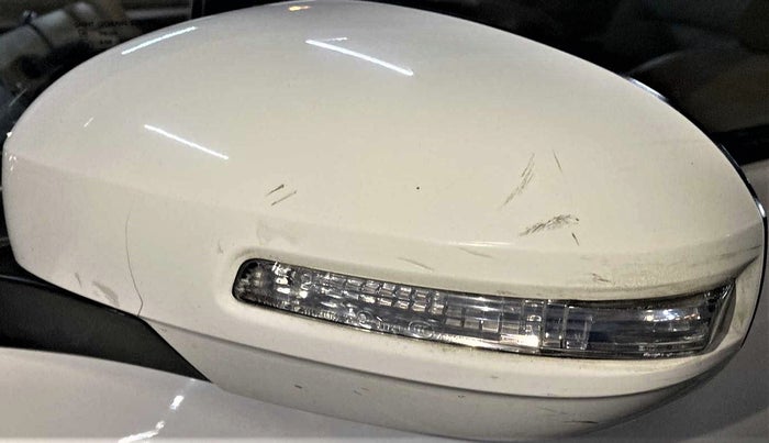 2017 Maruti Ertiga VDI SHVS, Diesel, Manual, 86,966 km, Left rear-view mirror - Cover has minor damage