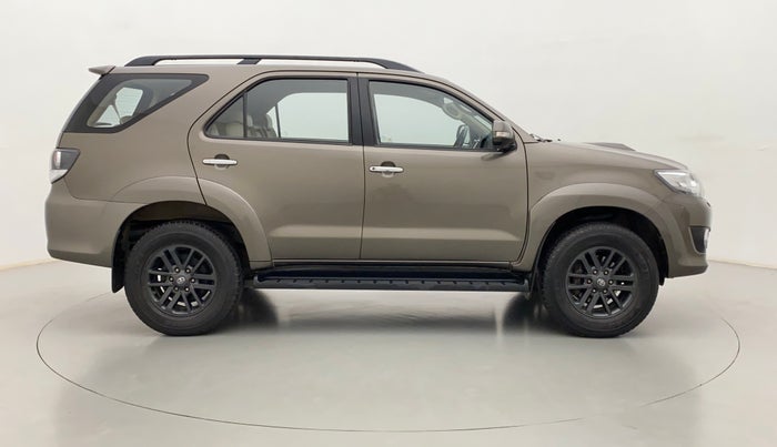 2015 Toyota Fortuner 3.0 AT 4X2, Diesel, Automatic, 45,463 km, Right Side View