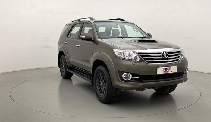 2015 Toyota Fortuner 3.0 AT 4X2, Diesel, Automatic, 45,463 km, Right Front Diagonal