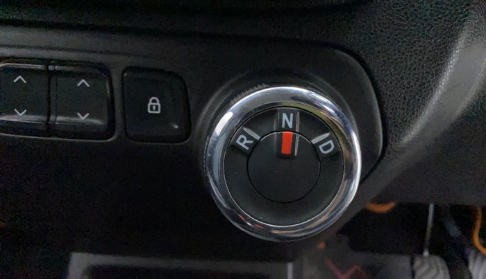 2018 Renault Kwid RXT 1.0 AMT (O), Petrol, Automatic, 42,193 km, Gear Lever