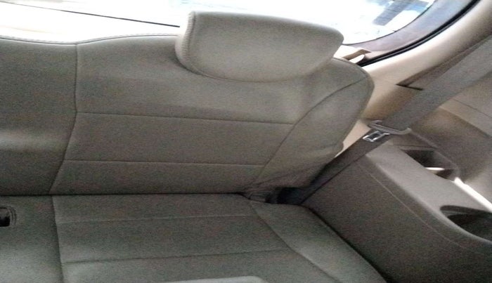 2013 Maruti Ertiga ZDI, Diesel, Manual, 55,365 km, Third-row right seat - Cover slightly torn