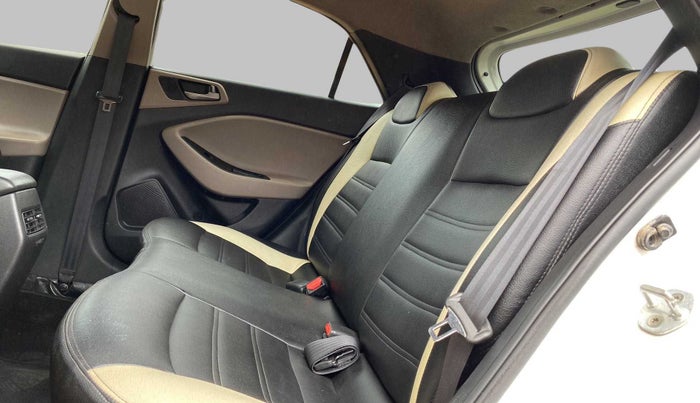 2015 Hyundai Elite i20 MAGNA 1.2, Petrol, Manual, 49,399 km, Right Side Rear Door Cabin
