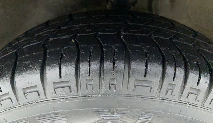 2017 Maruti Alto 800 LXI, Petrol, Manual, 50,948 km, Left Front Tyre Tread