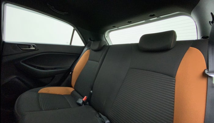 2017 Hyundai i20 Active 1.2 SX, Petrol, Manual, 69,786 km, Right Side Rear Door Cabin