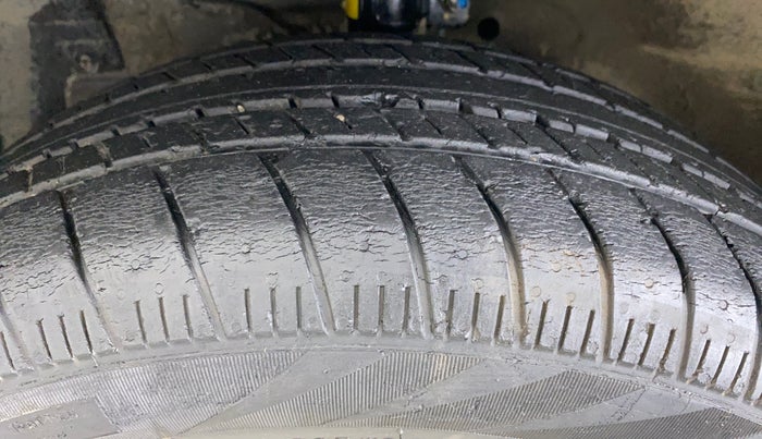 2016 Maruti Ertiga VXI ABS, Petrol, Manual, 55,492 km, Left Front Tyre Tread