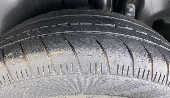 2016 Maruti Ertiga VXI ABS, Petrol, Manual, 55,492 km, Left Rear Tyre Tread