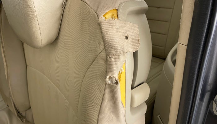 2016 Maruti Ertiga VXI ABS, Petrol, Manual, 55,492 km, Second-row left seat - Cover slightly torn