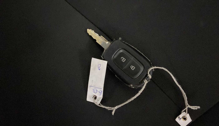 2022 Renault Kwid CLIMBER AMT 1.0, Petrol, Automatic, 7,018 km, Lock system - Door lock knob has minor damage