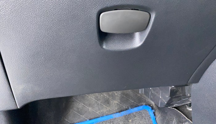 2021 Datsun Go Plus T(O), Petrol, Manual, 10,742 km, Dashboard - Glove Box cover damage