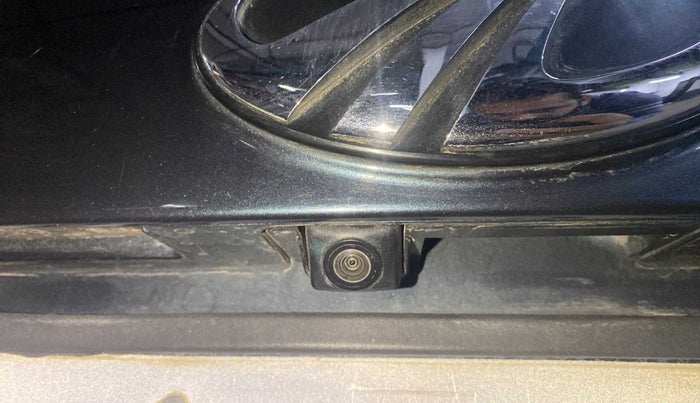 2019 Mahindra XUV 3OO W8(O) 1.2 PETROL DUAL TONE, Petrol, Manual, 40,291 km, Infotainment system - Reverse camera not working