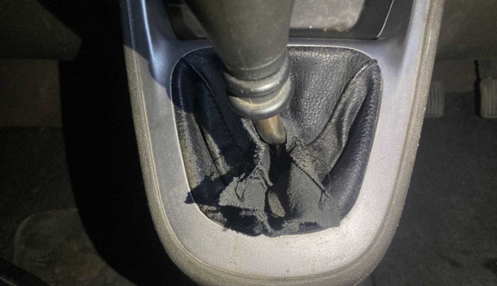 2015 Hyundai i10 MAGNA 1.1, Petrol, Manual, 58,066 km, Gear lever - Boot cover slightly torn