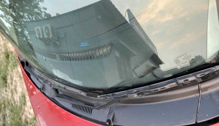 2014 Maruti Wagon R Stingray VXI, Petrol, Manual, 24,425 km, Front windshield - Wiper Blade Broken/Rusted