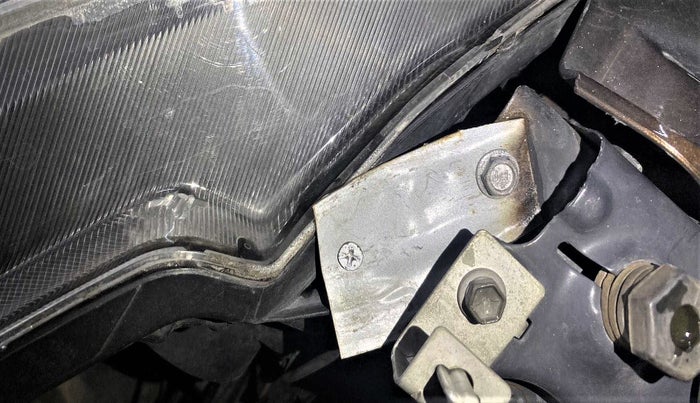 2016 Maruti Ciaz ZXI+, Petrol, Manual, 72,338 km, Left headlight - Clamp has minor damage