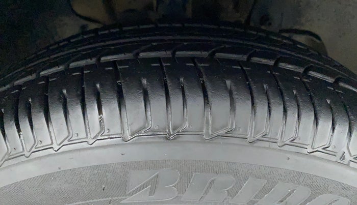 2016 Tata Tiago XE PETROL, Petrol, Manual, 45,306 km, Right Front Tyre Tread