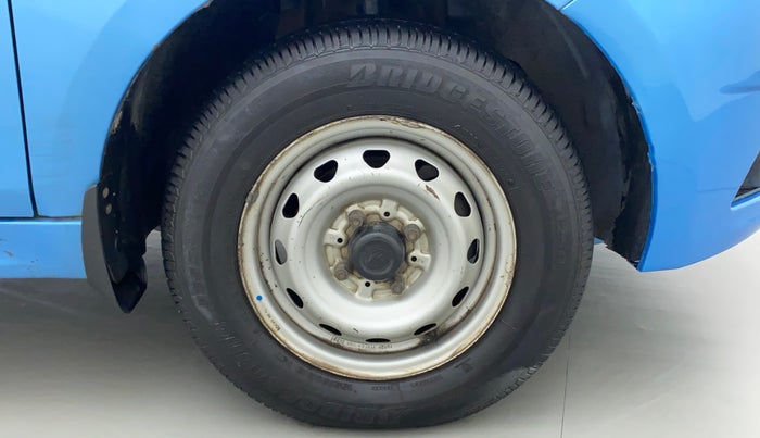 2016 Tata Tiago XE PETROL, Petrol, Manual, 45,306 km, Right Front Wheel