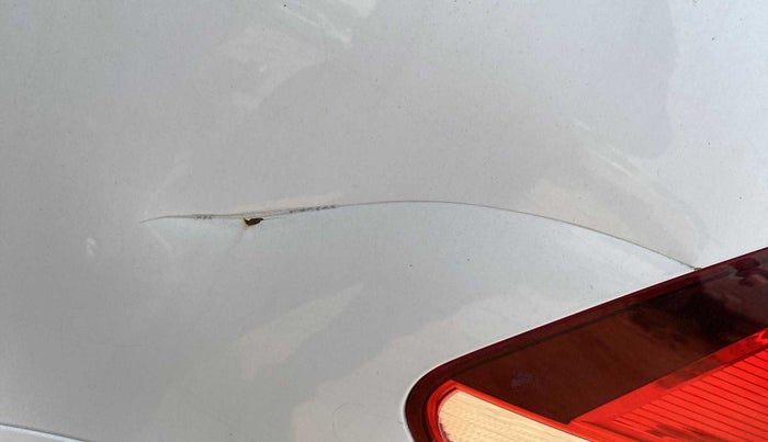 2015 Volkswagen Vento COMFORTLINE 1.2 TSI AT, Petrol, Automatic, 51,974 km, Left quarter panel - Minor scratches