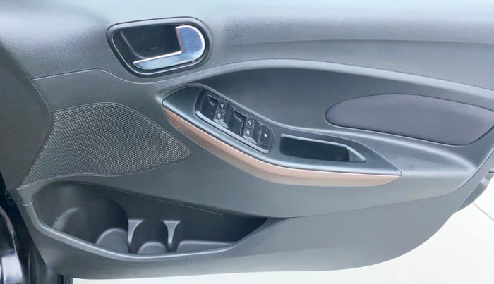 2018 Ford FREESTYLE TITANIUM 1.5 DIESEL, Diesel, Manual, 38,099 km, Driver Side Door Panels Control