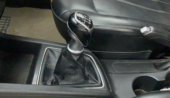 2015 Hyundai Elite i20 ASTA 1.4 CRDI (O), Diesel, Manual, 91,861 km, Gear lever - Knob cover torn