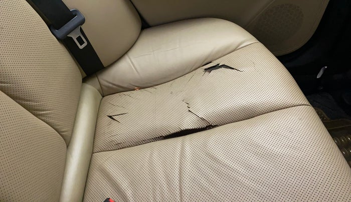 2011 Hyundai Sonata 2.4 GDI MT, Petrol, Manual, 74,777 km, Second-row left seat - Cover slightly torn