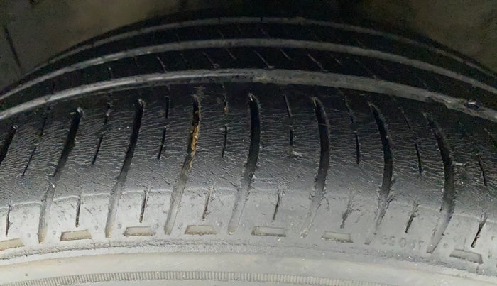 2011 Hyundai Sonata 2.4 GDI MT, Petrol, Manual, 74,795 km, Left Front Tyre Tread