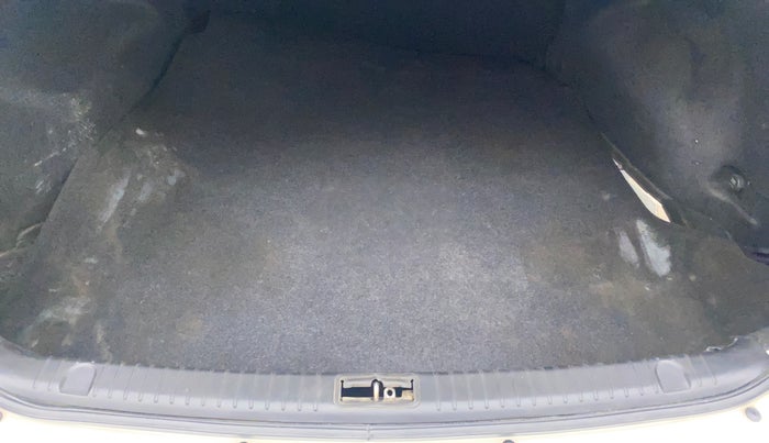 2011 Hyundai Sonata 2.4 GDI MT, Petrol, Manual, 74,777 km, Boot Inside