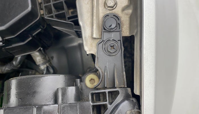 2016 Maruti Vitara Brezza ZDI, Diesel, Manual, 91,429 km, Left headlight - Clamp has minor damage
