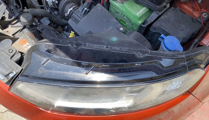 2017 Ford Ecosport TITANIUM+ 1.5L DIESEL, Diesel, Manual, 93,866 km, Right headlight - Clamp has minor damage