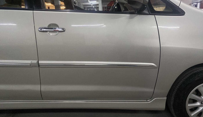 2013 Toyota Innova 2.5 VX 7 STR, Diesel, Manual, 67,912 km, Driver-side door - Minor scratches