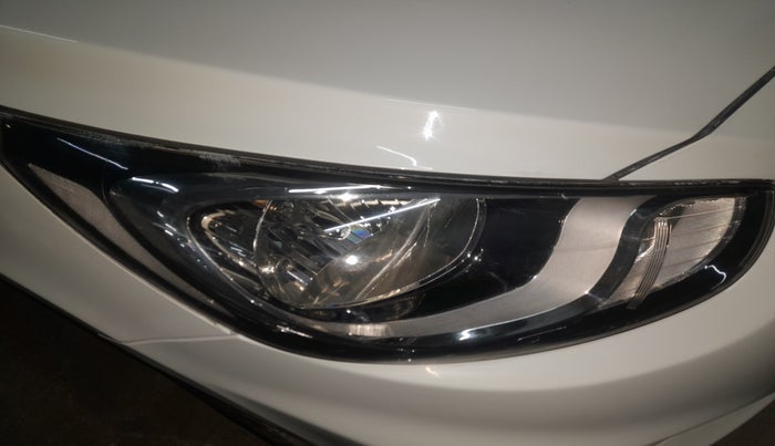 2011 Hyundai Verna FLUIDIC 1.6 VTVT SX, Petrol, Manual, 48,242 km, Right headlight - Minor scratches