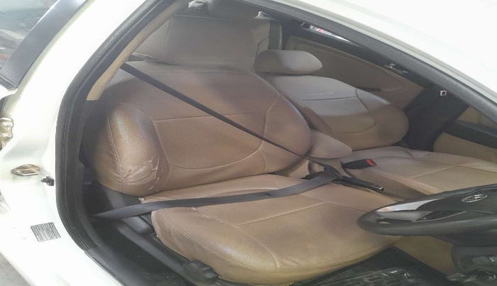 2011 Hyundai Verna FLUIDIC 1.6 VTVT SX, Petrol, Manual, 48,242 km, Driver seat - Cover slightly torn