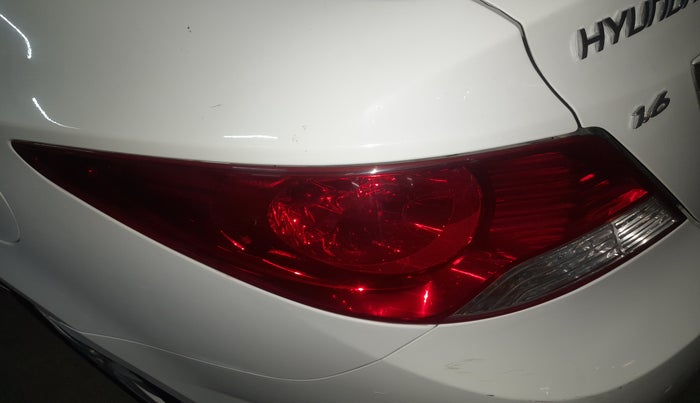 2011 Hyundai Verna FLUIDIC 1.6 VTVT SX, Petrol, Manual, 48,242 km, Left tail light - Minor scratches