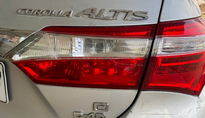 2014 Toyota Corolla Altis G DIESEL, Diesel, Manual, 98,127 km, Right tail light - Minor damage