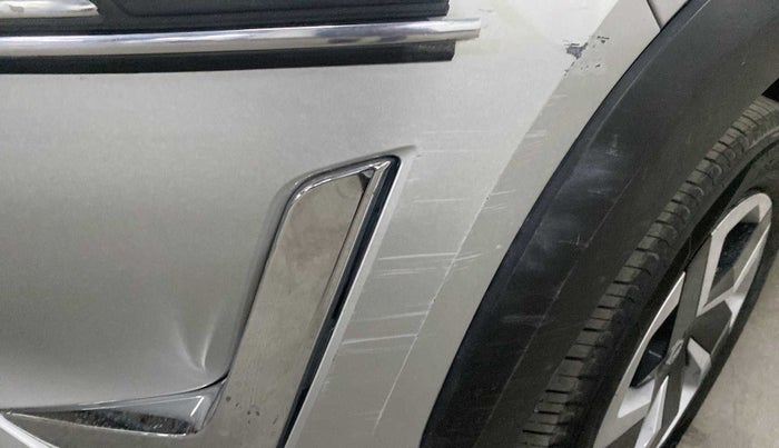 2022 Nissan MAGNITE XL, Petrol, Manual, 25,194 km, Front bumper - Chrome strip damage