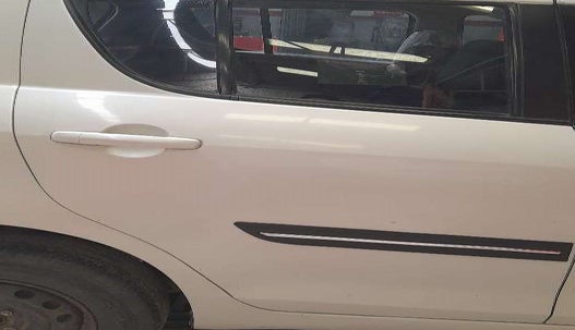 2017 Maruti Swift VDI, Diesel, Manual, 75,765 km, Right rear door - Minor scratches