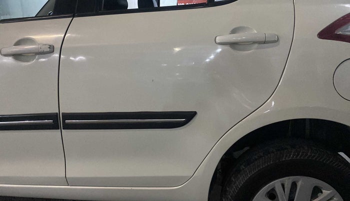 2017 Maruti Swift VDI, Diesel, Manual, 75,765 km, Rear left door - Minor scratches