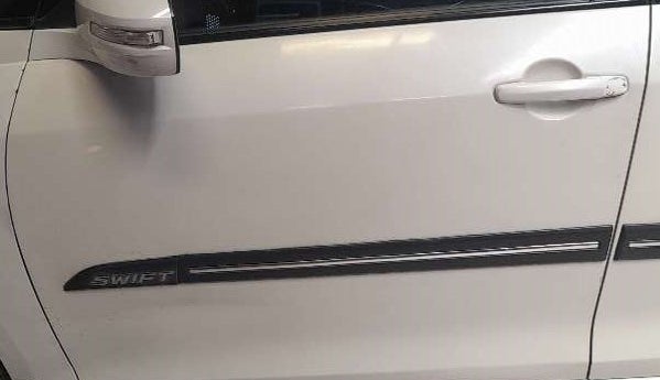 2017 Maruti Swift VDI, Diesel, Manual, 75,765 km, Front passenger door - Minor scratches