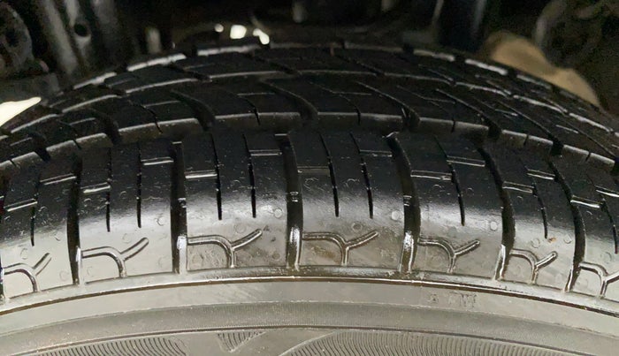2011 Maruti Zen Estilo LXI, Petrol, Manual, 30,555 km, Right Rear Tyre Tread