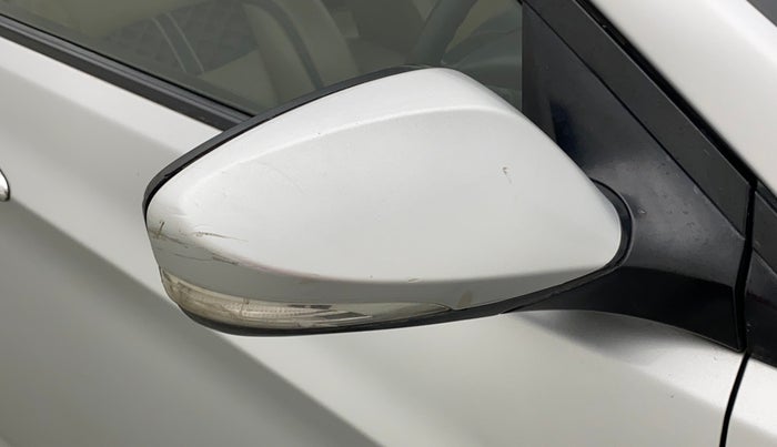 2014 Hyundai Verna FLUIDIC 1.6 VTVT SX AT, CNG, Automatic, 62,883 km, Right rear-view mirror - Cover has minor damage
