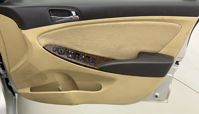 2014 Hyundai Verna FLUIDIC 1.6 VTVT SX AT, CNG, Automatic, 62,883 km, Driver Side Door Panels Control