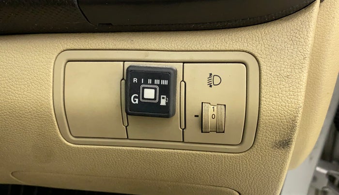 2014 Hyundai Verna FLUIDIC 1.6 VTVT SX AT, CNG, Automatic, 62,883 km, Dashboard - Headlight height adjustment not working