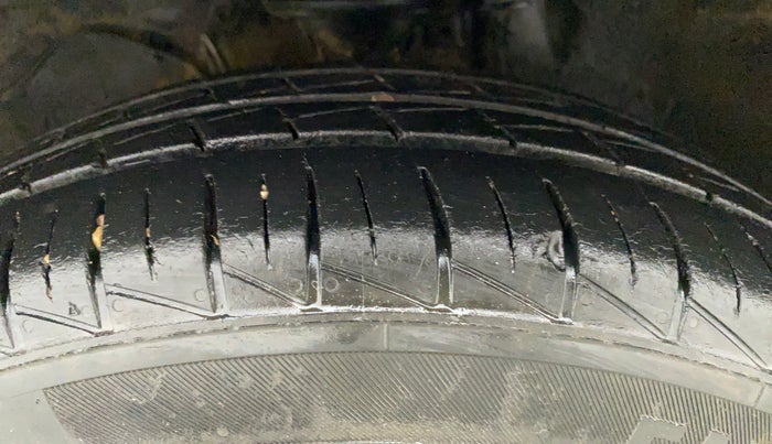 2019 Maruti Alto LXI, Petrol, Manual, 25,256 km, Left Front Tyre Tread