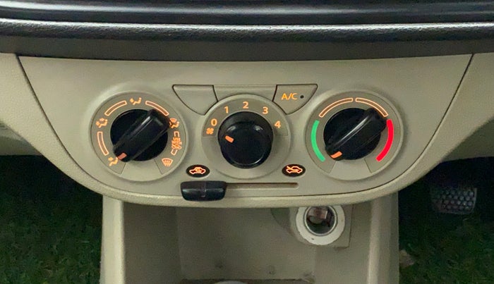 2019 Maruti Alto LXI, Petrol, Manual, 25,256 km, AC Unit - Directional switch has minor damage