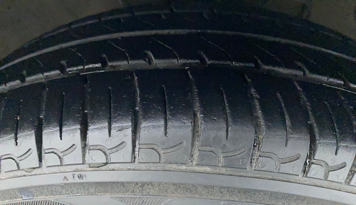 2018 Hyundai NEW SANTRO MAGNA, Petrol, Manual, 65,750 km, Right Front Tyre Tread