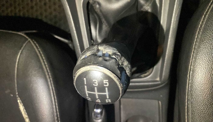 2017 Maruti Vitara Brezza ZDI PLUS, Diesel, Manual, 83,566 km, Gear lever - Knob has minor damage