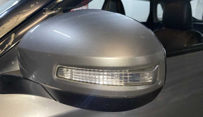 2017 Maruti Vitara Brezza ZDI PLUS, Diesel, Manual, 83,566 km, Left rear-view mirror - Cover has minor damage