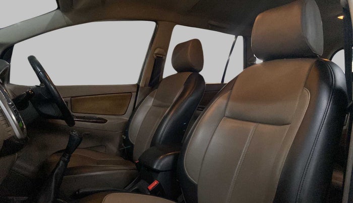 2015 Toyota Innova 2.5 VX 7 STR, Diesel, Manual, 1,04,654 km, Right Side Front Door Cabin